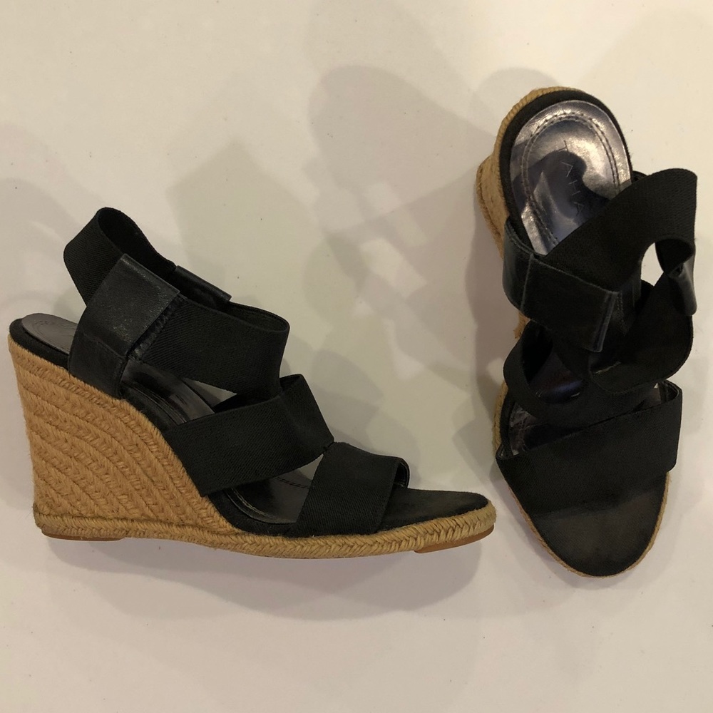 Tahari Wedges - RESERVED